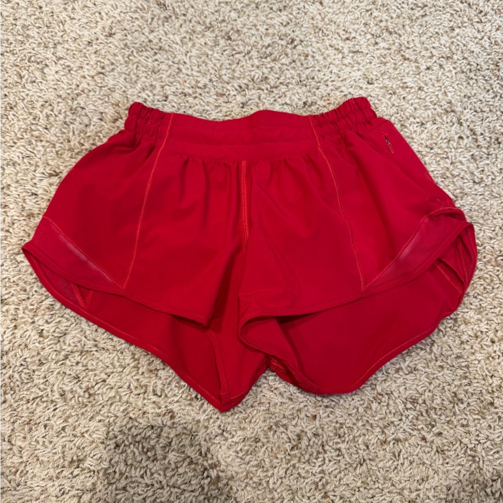 lululemon Hotty Hot shorts 2.5”